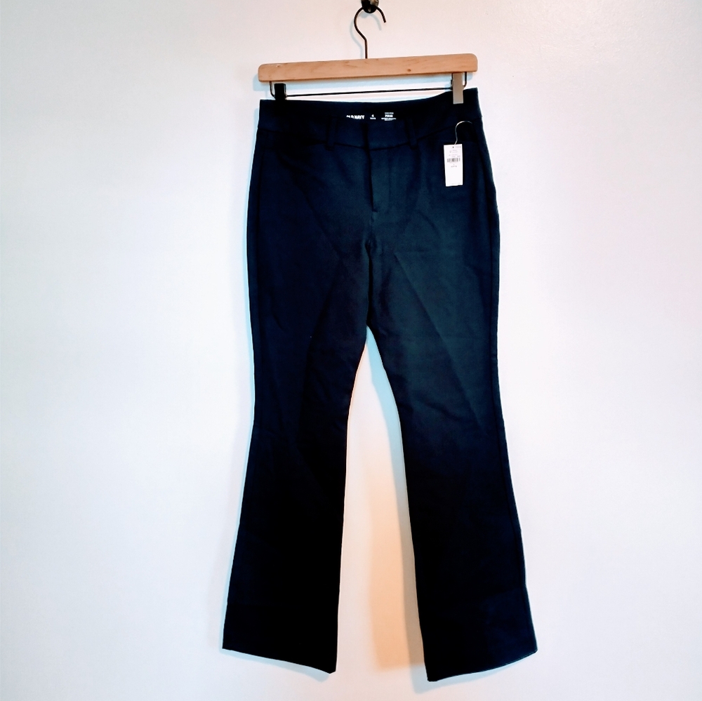 NWT Old Navy Pixie high rise with secret smooth pockets. Size 4 petite